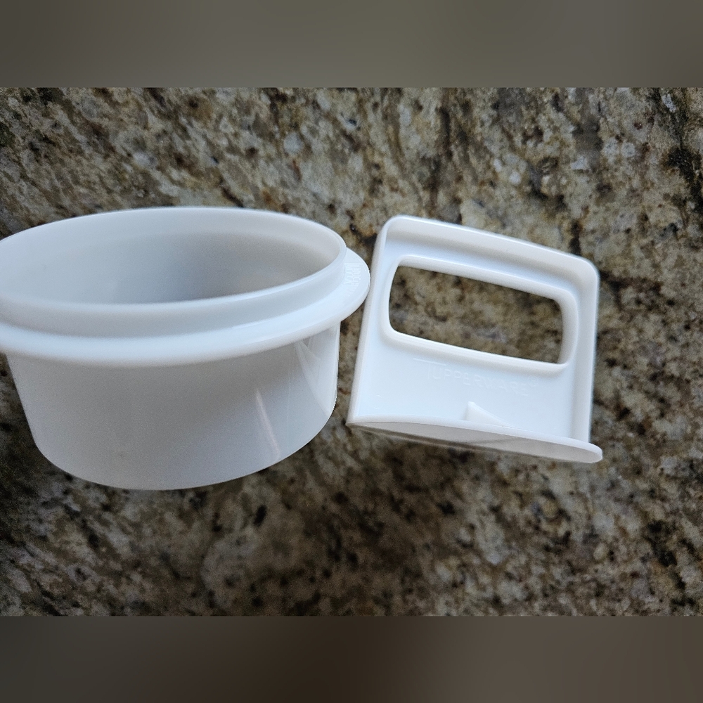 Tupperware hamburger press - Picture 2 of 6